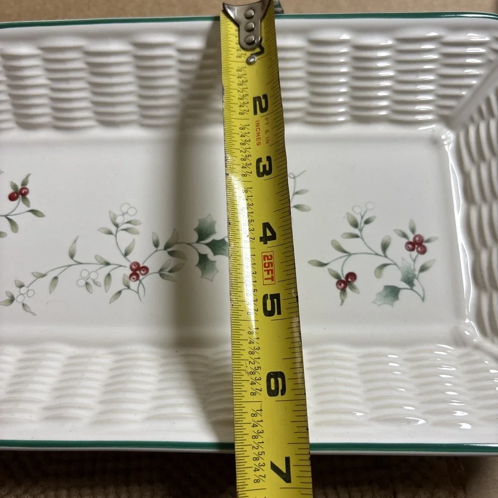 Pfaltzgraff winterberry wicker